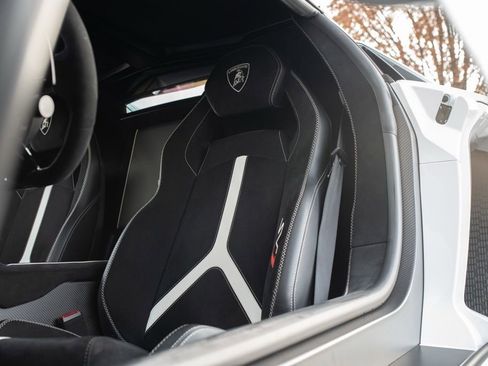 Used 2021 Lamborghini Aventador SVJ image 35