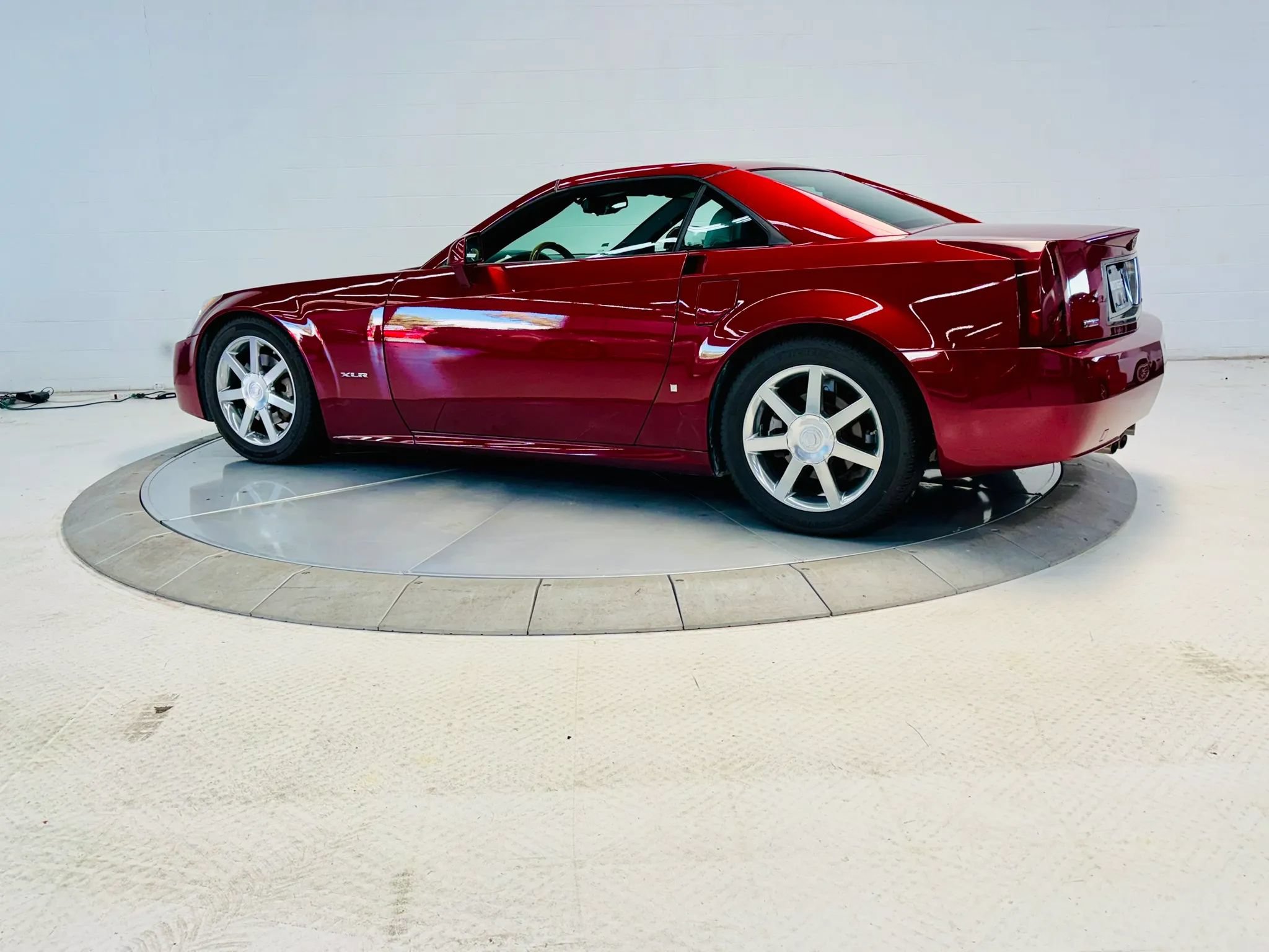 Used 2006 Cadillac XLR RWD image 12