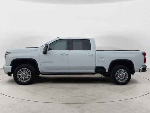 Used 2022 Chevrolet Silverado 2500 High Country w/ Technology Package image 2
