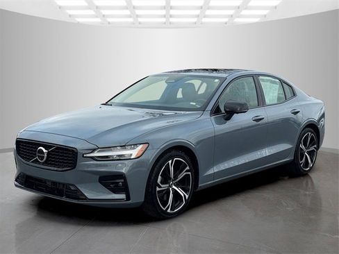 Used 2024 Volvo S60 B5 Plus image 3