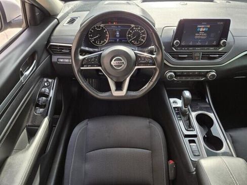 Used 2022 Nissan Altima 2.5 SV w/ SV Premium Package image 15