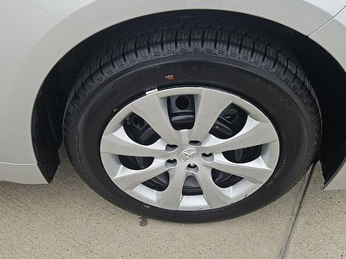 Used 2025 Toyota Corolla LE image 2