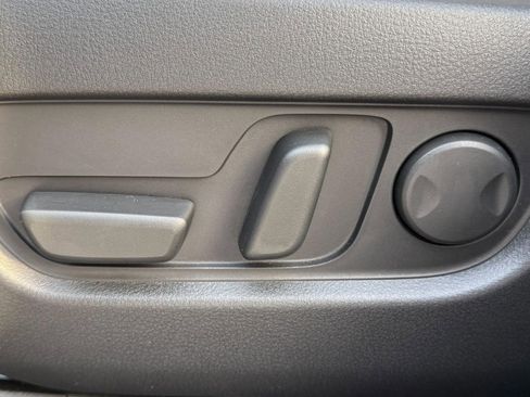 Used 2025 MAZDA CX-70 Plug-In Hybrid w/ Premium Pkg image 26