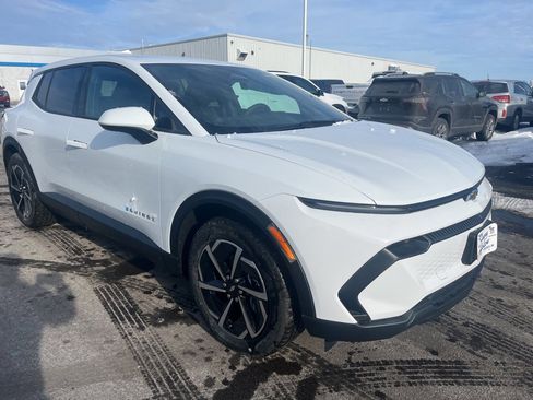 New 2026 Chevrolet Equinox EV LT image 3