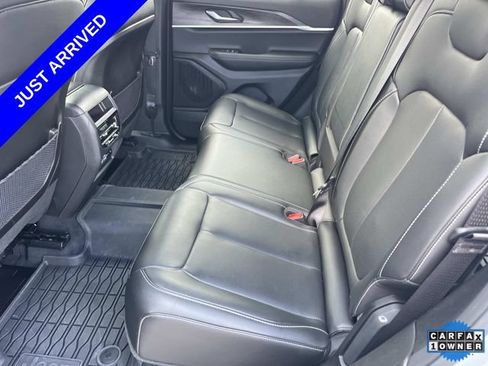 Used 2025 Jeep Grand Cherokee Limited w/ Luxury Tech Group II AWD/4WD image 19