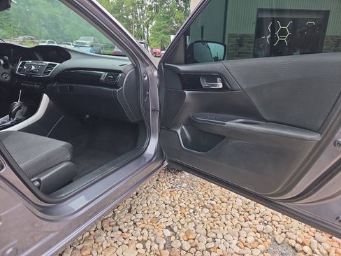 Used 2016 Honda Accord LX image 19