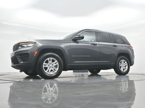 Used 2024 Jeep Grand Cherokee Laredo RWD image 27