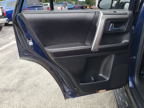 Used 2017 Toyota 4Runner SR5 AWD/4WD image 14