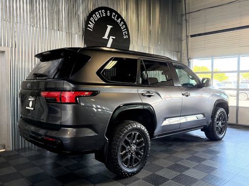 Used 2024 Toyota Sequoia Platinum AWD/4WD image 4