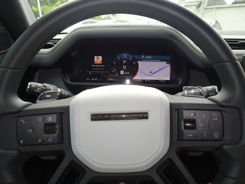 Used 2025 Land Rover Defender 110 AWD/4WD image 12