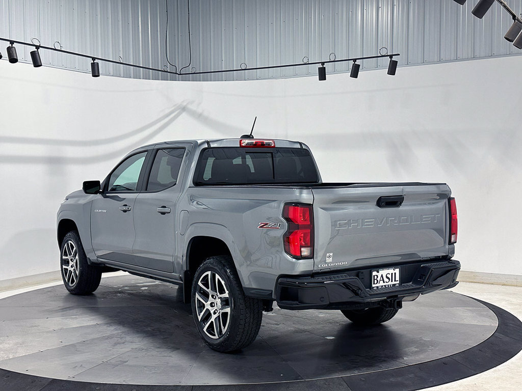 Used 2024 Chevrolet Colorado Z71 w/ Z71 Convenience Package 2 AWD/4WD image 14