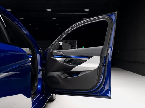 Used 2025 BMW M5 image 63