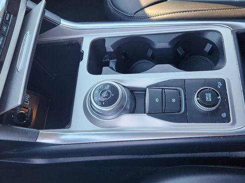 Used 2022 Ford Explorer XLT w/ Equipment Group 202A image 21