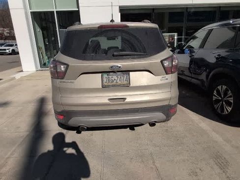 Used 2017 Ford Escape SE w/ Equipment Group 201A image 4