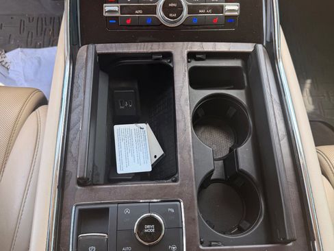 Used 2020 Lincoln Navigator Reserve w/ Luxury Package RWD image 17