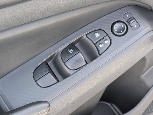 Used 2024 Nissan Altima 2.5 SV FWD image 13