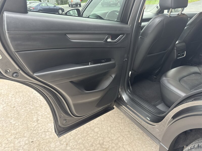 Used 2018 MAZDA CX-5 Touring w/ Preferred Equipment Package AWD/4WD image 33