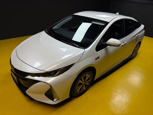 Used 2017 Toyota Prius Prime Premium w/ Preferred Accessory Package FWD image 42