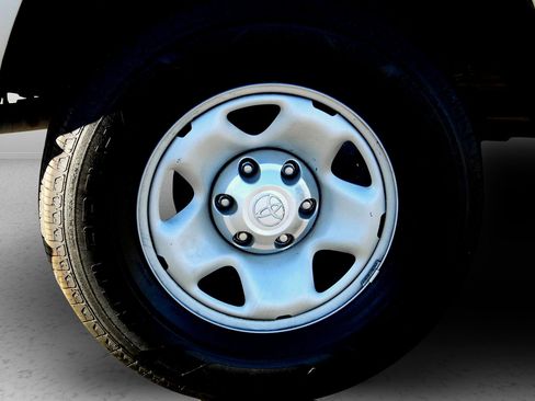 Used 2020 Toyota Tacoma SR image 11