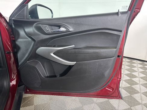 Used 2025 Chevrolet Trax LS FWD image 25