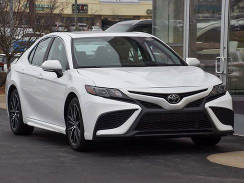 Used 2024 Toyota Camry SE w/ Convenience Package image 6
