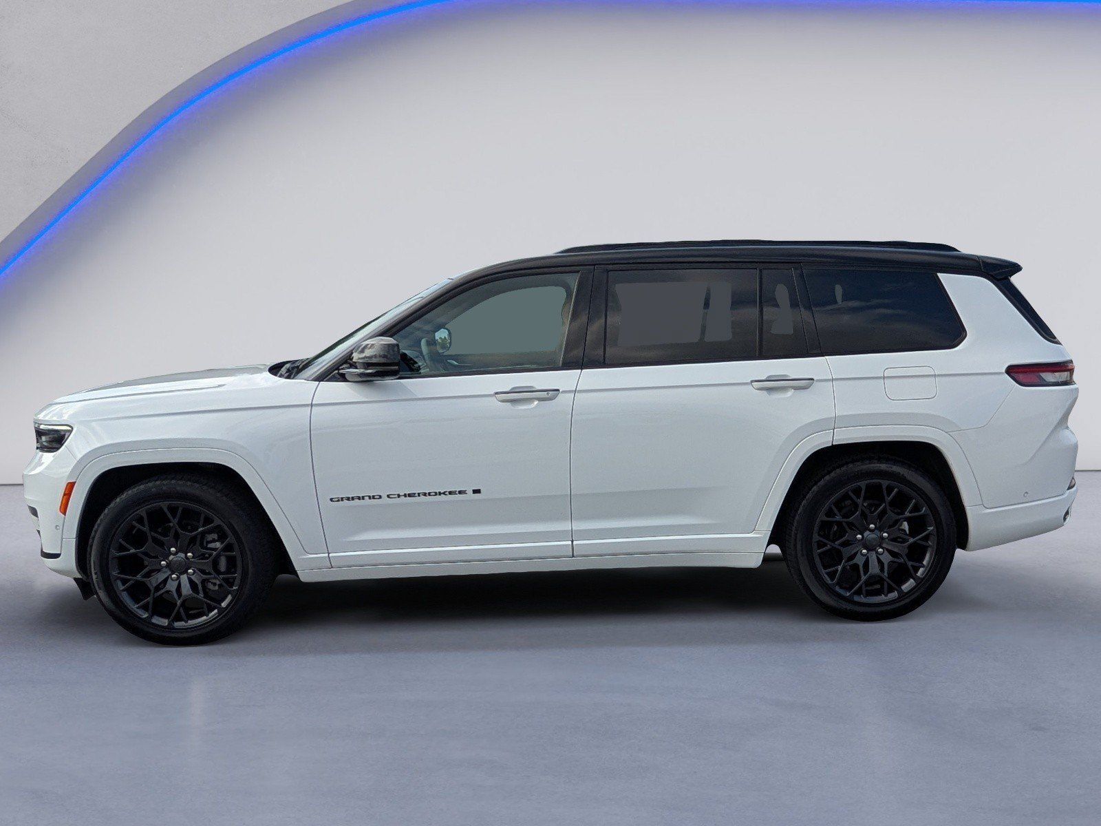 Used 2025 Jeep Grand Cherokee L Summit w/ Advanced Protech Group IV AWD/4WD image 6