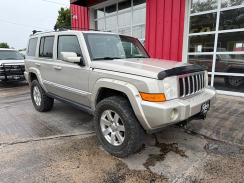 Used 2007 Jeep Commander Overland AWD/4WD image 2