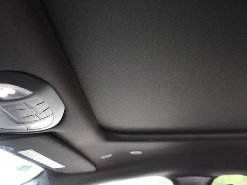 Used 2026 Chrysler Pacifica Limited FWD image 17