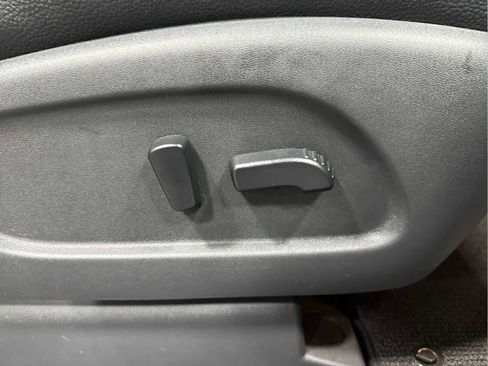 Used 2019 Nissan Titan SL w/ Off-Road Package image 30