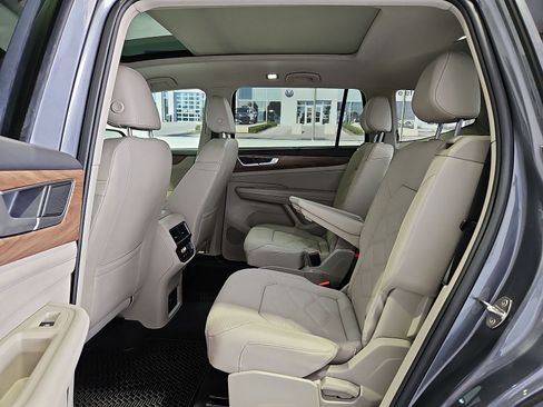 Certified 2024 Volkswagen Atlas SE w/ Panoramic Sunroof Package FWD image 13
