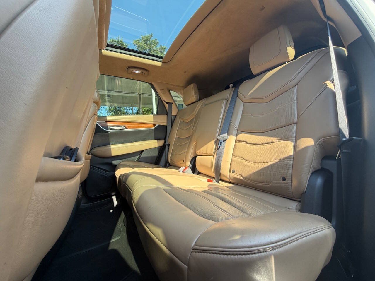 Used 2017 Cadillac XT5 Platinum w/ Driver Assist Package AWD/4WD image 18