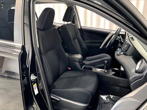 Used 2016 Toyota RAV4 XLE image 6