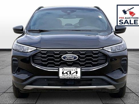 Used 2025 Ford Escape ST-Line AWD/4WD image 3