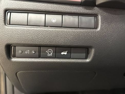 Used 2024 Nissan Rogue SV FWD image 17