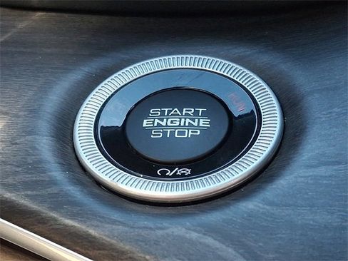 Used 2023 Jeep Grand Cherokee L Limited image 23