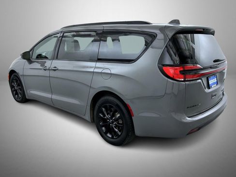 Used 2021 Chrysler Pacifica Touring w/ S Appearance Package image 7