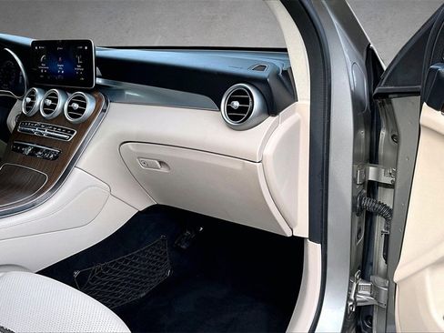 Used 2020 Mercedes-Benz GLC 300 4MATIC image 25