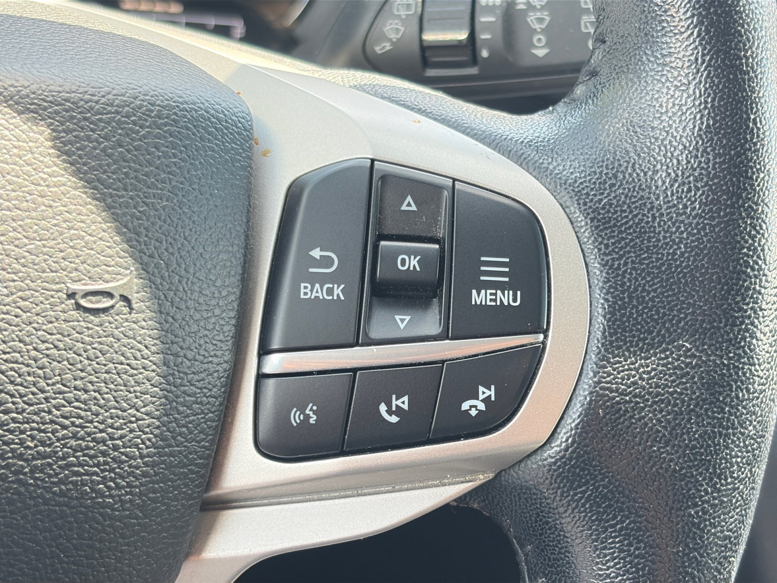 Used 2022 Ford Explorer XLT w/ Equipment Group 202A AWD/4WD image 19