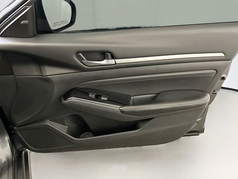 Used 2023 Nissan Altima 2.5 SV w/ SV Premium Package image 34