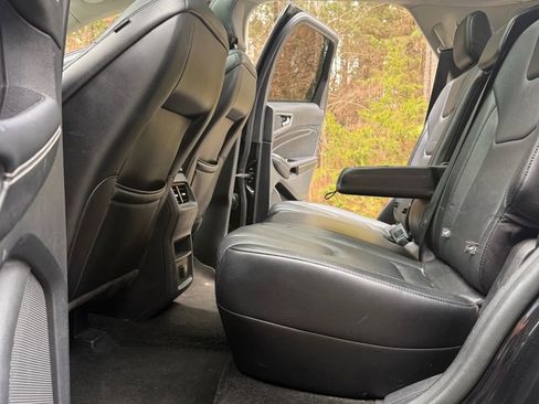 Used 2015 Ford Edge Titanium image 12