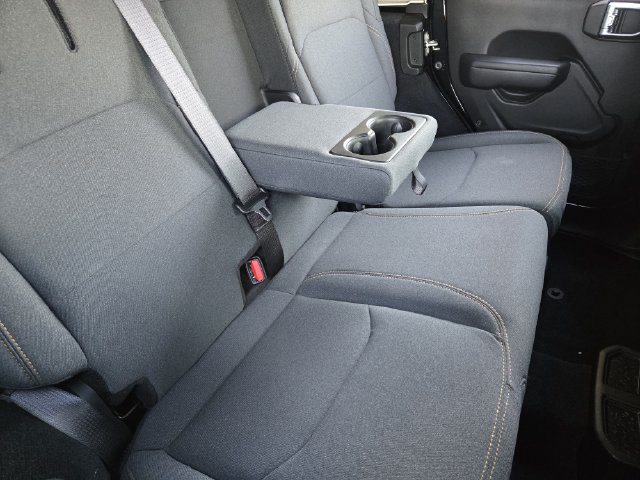 Used 2024 Jeep Wrangler Unlimited AWD/4WD image 29