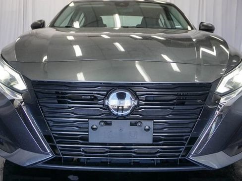 Used 2024 Nissan Altima 2.5 SV FWD image 3