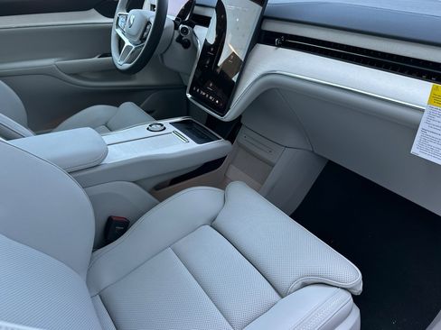 New 2025 Volvo EX90 Plus image 18