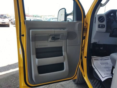 Used 2022 Ford E-350 and Econoline 350 Super Duty RWD image 17
