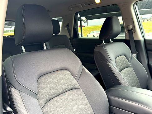 Used 2025 Nissan Pathfinder SV FWD image 25