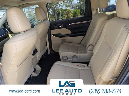 Used 2019 Toyota Highlander Limited image 12