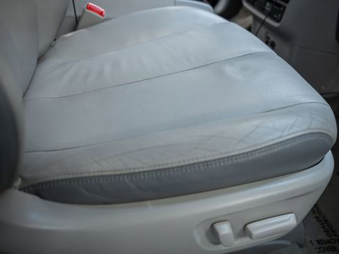 Used 2014 Toyota Sienna Limited image 43