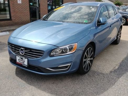 Used 2015 Volvo V60 T5 Platinum image 1