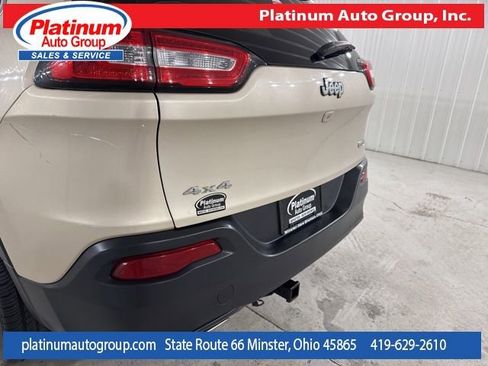 Used 2015 Jeep Cherokee Latitude w/ Comfort/Convenience Group image 42