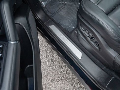 Used 2023 Porsche Cayenne Platinum Edition image 18